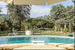 Near Saint-Paul-de-Vence - Charming architect-designed Provencal property