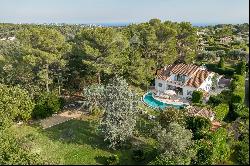 Near Saint-Paul-de-Vence - Charming architect-designed Provencal property