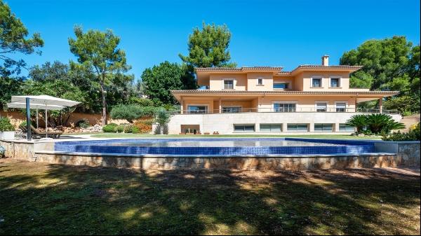 Majestic, traditional style villa for sale in Son Vida, Mallorca, Palma de Mallorca 07013