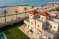 Impressive villa on the seafront in Sitges