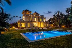 Impressive villa on the seafront in Sitges