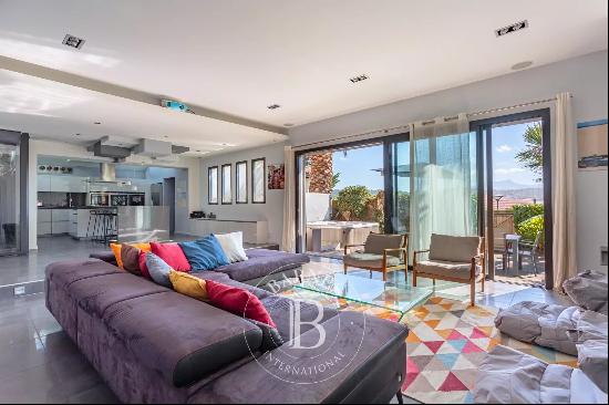 BIDART, HEART OF THE VILLAGE, 150 sqm CONTEMPORARY HOME