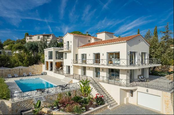 A Superb Villa with Sea Views in Super-Cannes