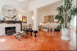 Magnificent apartment in the town centre with hanging garden and swimming pool