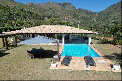 Exclusive classic-style house in the mountainous area of Rio