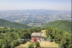 Umbria - FORMER CONVENT FOR SALE IN A PANORAMIC POSITION IN SPOLETO