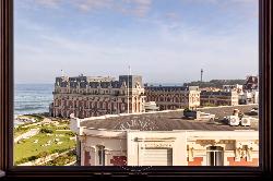 BIARRITZ, 136 sqm APARTMENT FACING THE OCEAN