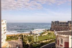 BIARRITZ, 136 M² APARTMENT FACING THE OCEAN