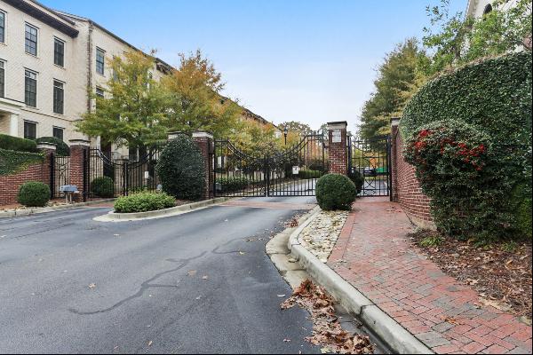 Gorgeous Three Bedroom Townhome in Buckhead