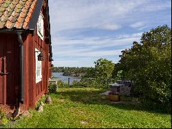 Generous plot set in a private and sunny location on Drottningholmsmalmen
