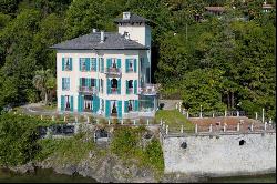 Historic and prestigious piè dans l'eau mansion positioned between Verbania and Switzerla