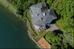 Historic and prestigious piè dans l'eau mansion positioned between Verbania and Switzerland