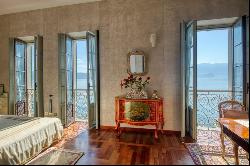 Historic and prestigious piè dans l'eau mansion positioned between Verbania and Switzerland