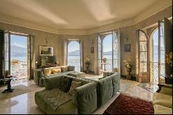 Historic and prestigious piè dans l'eau mansion positioned between Verbania and Switzerland