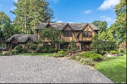 4 Woodstock Court, Muttontown NY 11771