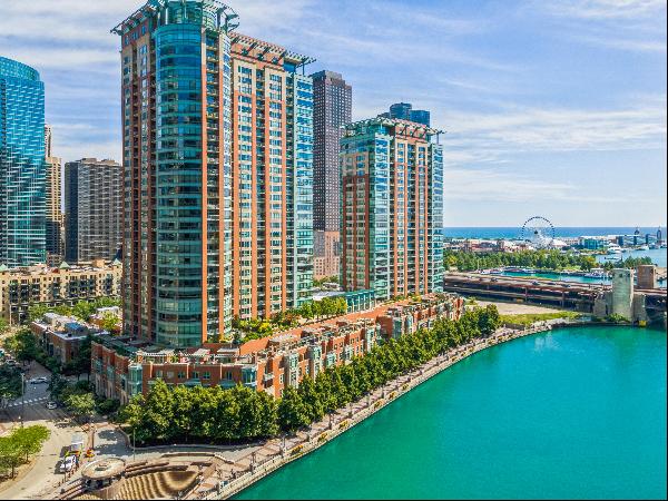 Waterfront Condo with 3500sf in Streeterville!