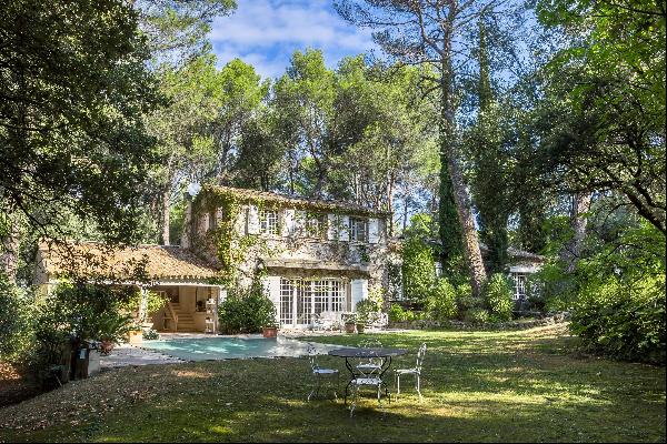Magnificent property with swimming pool in Pernes les Fontaines