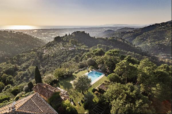 Beautiful 6-bedroom villa with breathtaking sea views in Camaiore, Lucca.