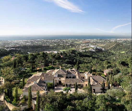 An outstanding estate located in La Reserva de Alcuzcuz overlooking the Marbella coastline