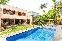 House  with a swimming pool inside a gated community