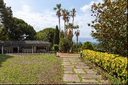 Property with sea views and large plot in Llavaneres