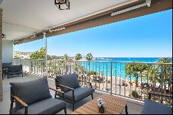 Cannes Croisette, 2-beds apartment with stunning sea view - Perfect condition.