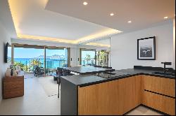 Cannes Croisette, 2-beds apartment with stunning sea view - Perfect condition.