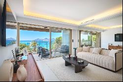 Cannes Croisette, 2-beds apartment with stunning sea view - Perfect condition.