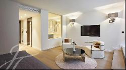 Luxurious apartment in an intimist  residence with a prestigious address