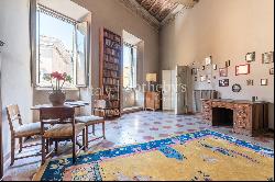 Charming and bright apartment in the heart of Trastevere