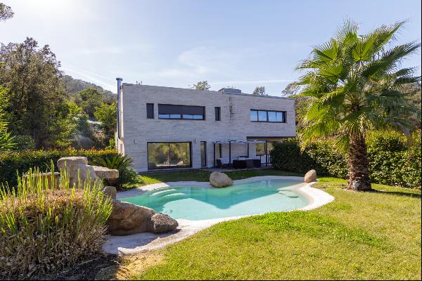 Design house with swimming pool in Vallromanes Golf – BCN