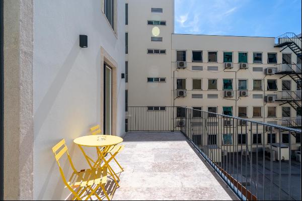Beautiful 1-bedroom apartment with terrace in Estrela, Lisbon. 
