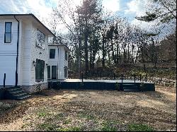 28 Rolling Road, Old Westbury NY 11568