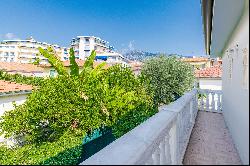 Exclusive Villa with swimming pool close to the sea in Menton