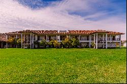 Chilean colonial-style mansion in a 3.3-hectare vineyard in Santa Cruz.
