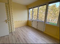 LILLE, Liberte, apartment type 4 of 107sqm, 3 bedrooms, box, cellar