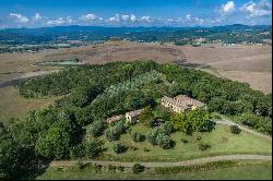 Charming Tuscan property in Val d'Orcia