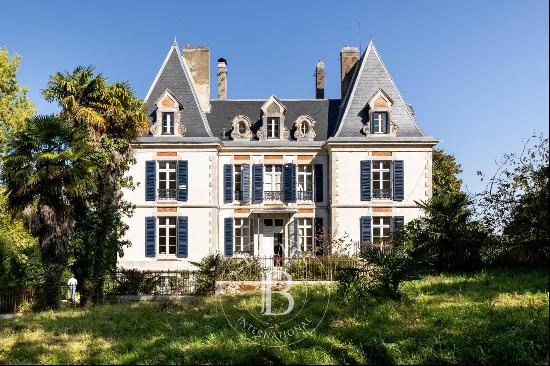 LOVELY NAPOLeON III MANOR HOUSE IN THE BEARN WITH 10 ACRES OF PARKLAND.