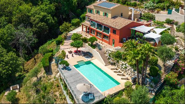 5 bedroom villa with magical sea view in Grasse