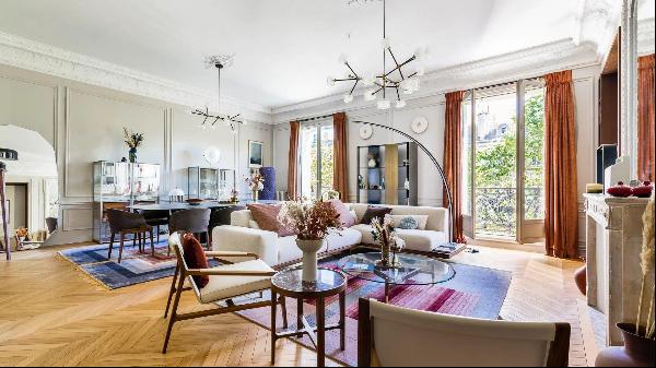 Recently renovated apartment near Parc Monceau.