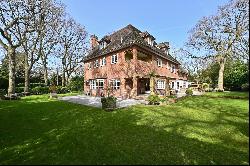 Detached family home surrounded by green close to the sea and The Hague