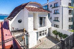 Building for sale in Reñaca with a sea view