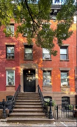 401 SACKETT STREET in Carroll Gardens, New York