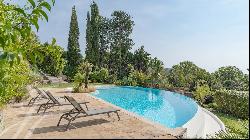 Mougins Near village rare villa sea view