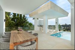 Villa in El Paraíso with incredible views of the sea, golf and nature