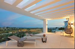 Villa in El Paraso with incredible views of the sea, golf and nature