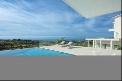 Villa in El Paraso with incredible views of the sea, golf and nature