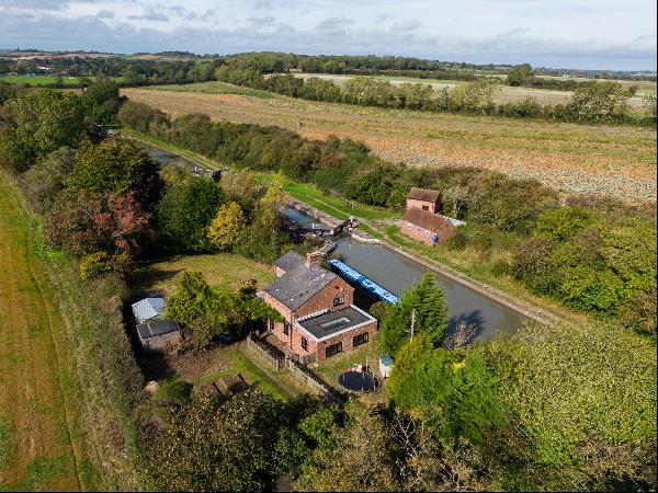 A unique country cottage adjoining the canal, situated in a tranquil setting. The Toll Hou