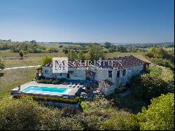 Country estate with guest house, pool and 7 acres, super views, proximity to Duras