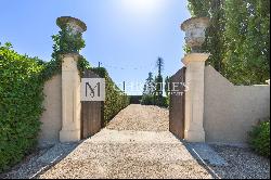 Splendid manor House with 10 acres, close to DURAS
